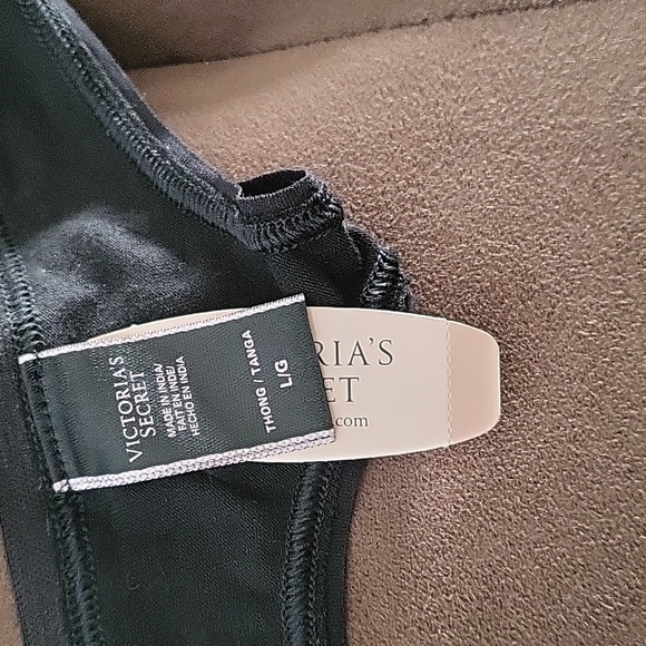 Victoria's Secret panty thong Large - Picture 3 of 3